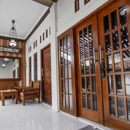 Inez Homestay Yogyakarta Exterior photo