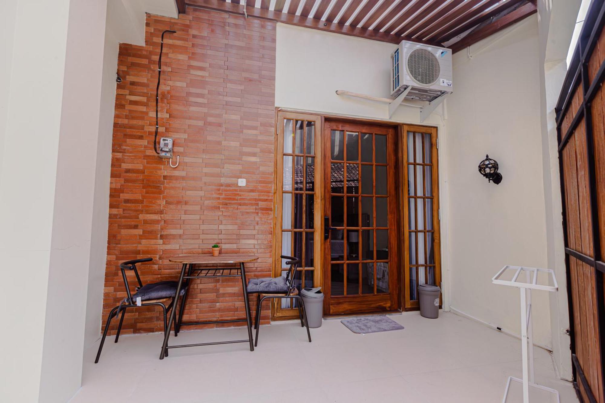 Inez Homestay Yogyakarta Exterior photo