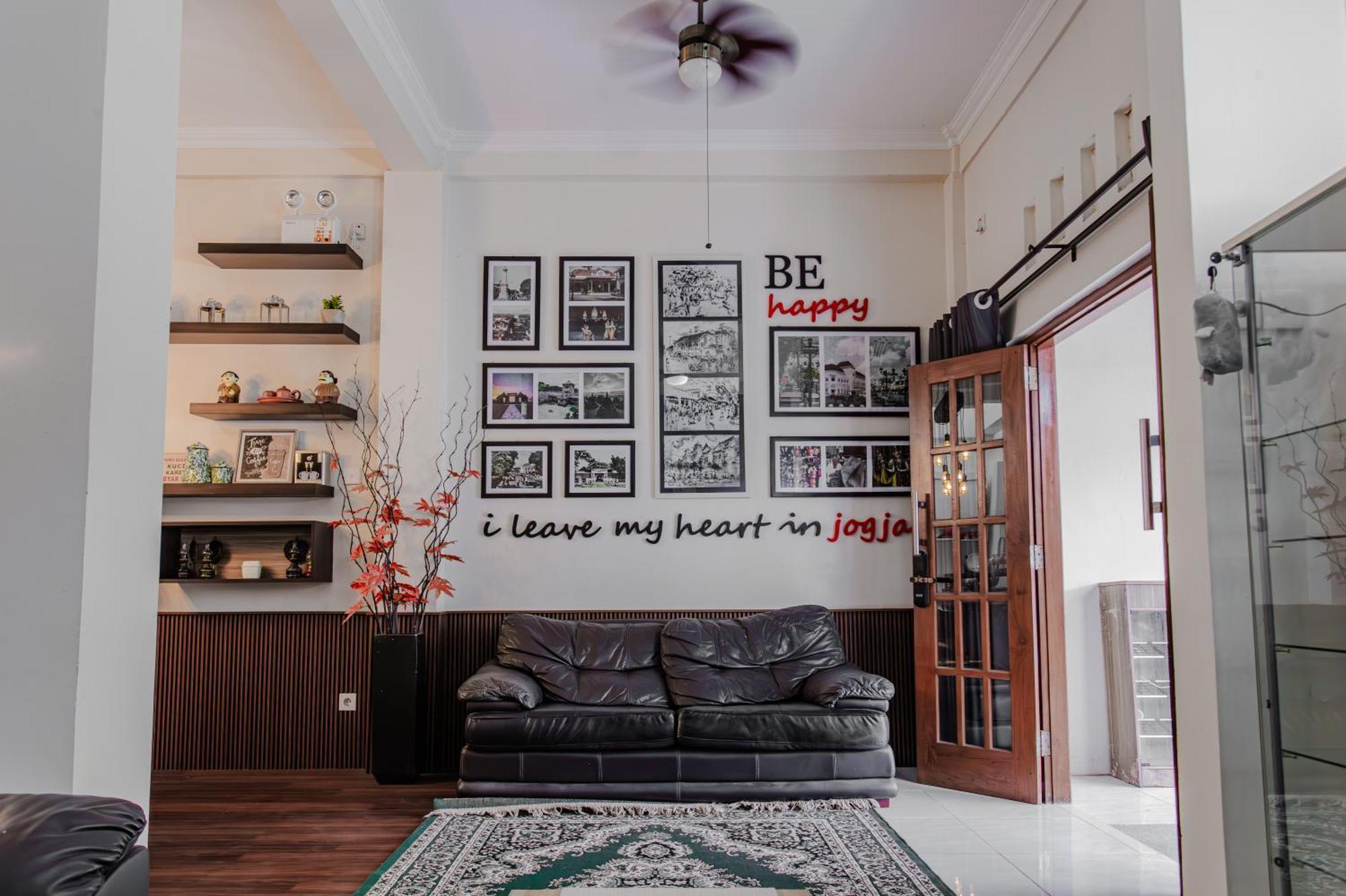 Inez Homestay Yogyakarta Exterior photo